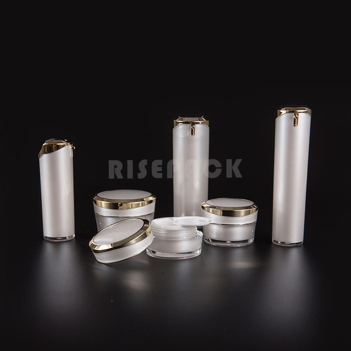 Airless bottle with circular