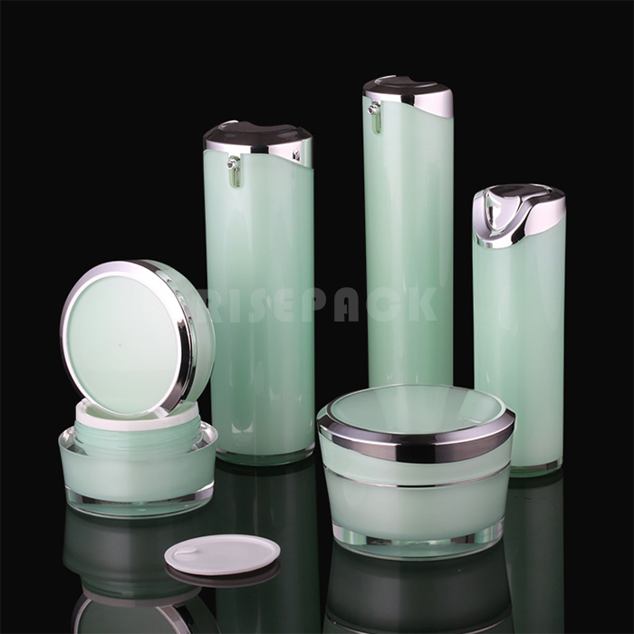 Airless bottle with circular