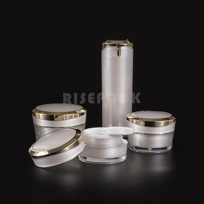 Airless bottle with circular